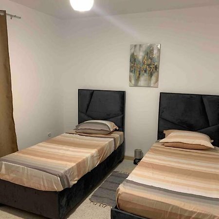 Appartement 5 Lits Climatise Salon 2Chambres Cuisine Equipee Sdb Staoueli Екстериор снимка